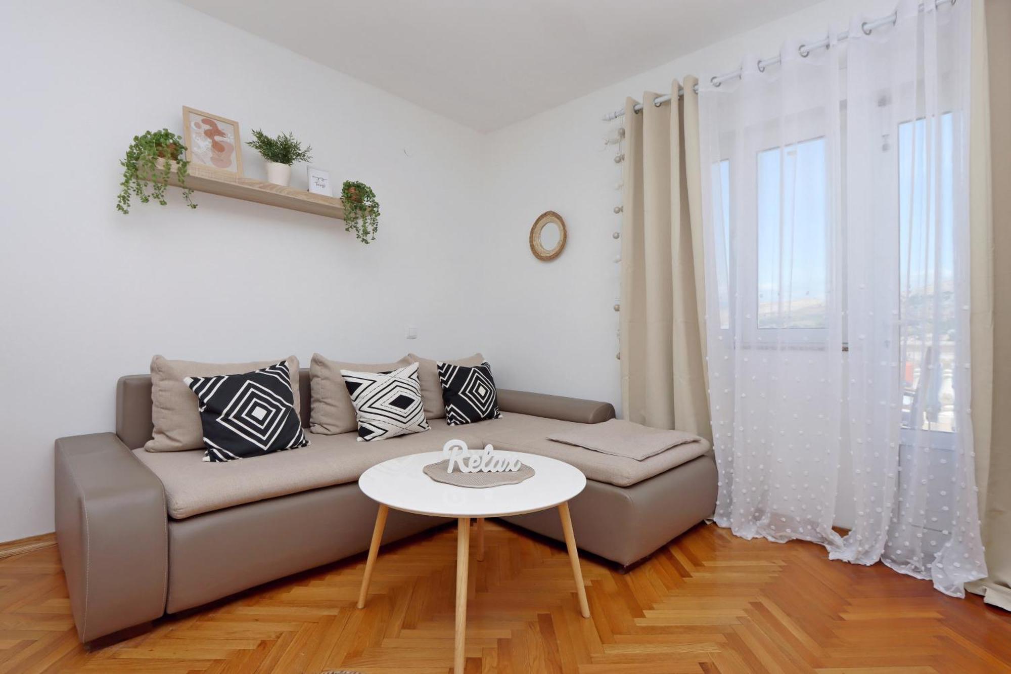 Seaside Apartments With A Swimming Pool Pag - 6412 Pag Town Room photo